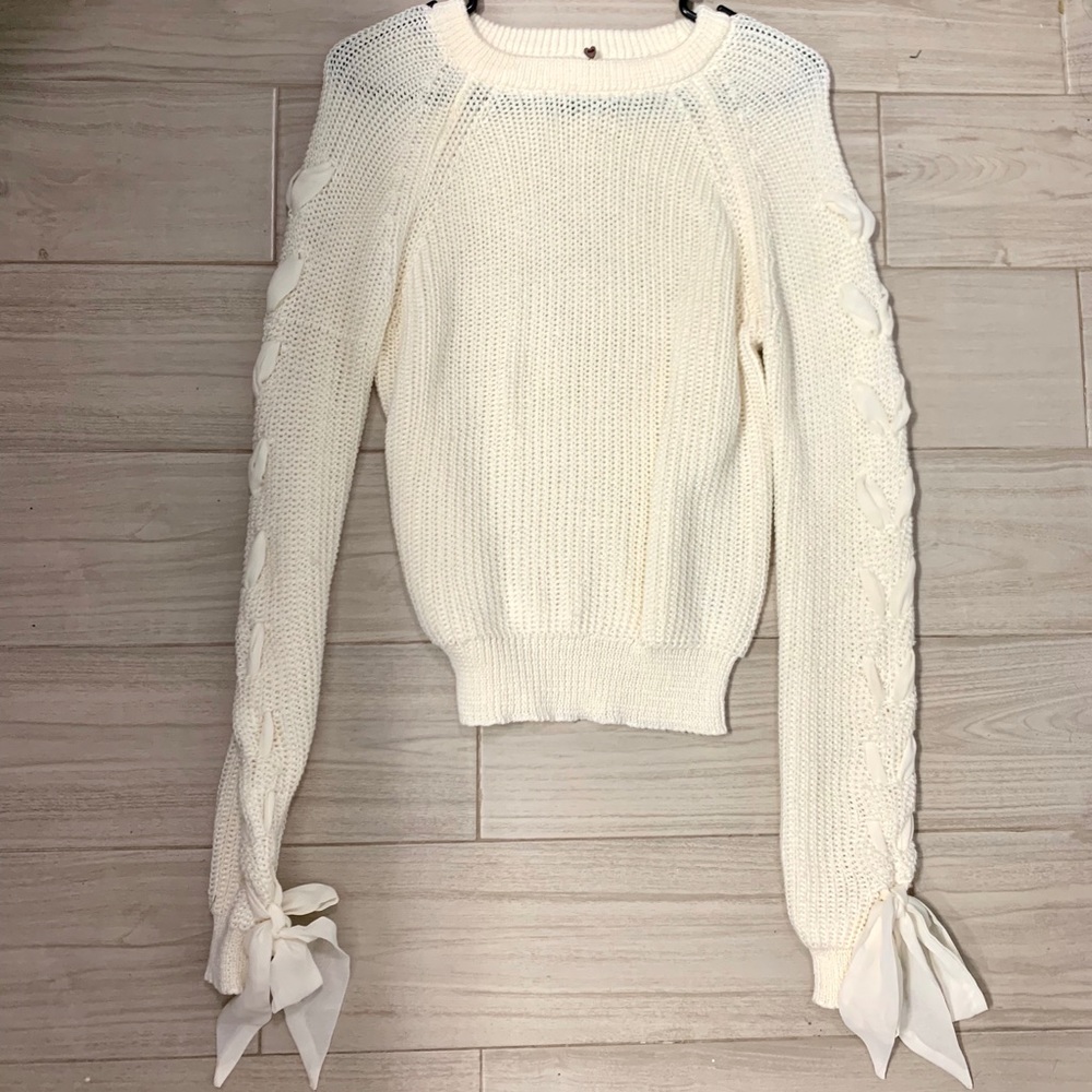 Crochet style sweater with ribbon sleeves